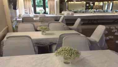 Ladybridge Park в Cheadle, GB1