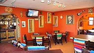 Los Cholitos Taco & Tequila House в Calgary, AB