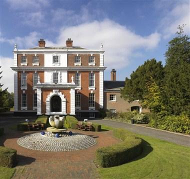 Hilton Hall в Wolverhampton, GB1