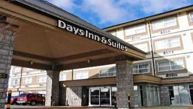 Days Inn & Suites by Wyndham Langley в Langley, BC