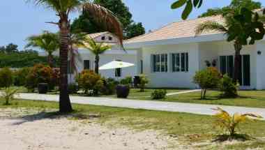 Mango Beach Resort в Khlong Yai, TH