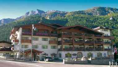 Croce Bianca Leisure & Spa Hotel в Canazei, IT