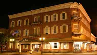 Port Clinton, OH의 The Island House - Port Clinton