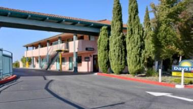 Days Inn by Wyndham Pinole Berkeley image