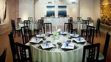 Floating World Gallery в Chicago, IL