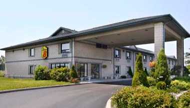 Super 8 by Wyndham Ambassador Bridge Windsor ON a Windsor, ON