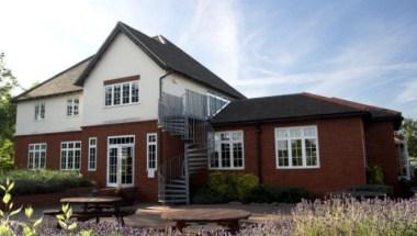 Traditions Golf Course в Woking, GB1