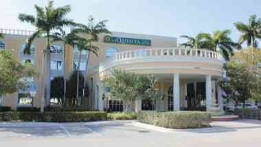 La Quinta Inn & Suites by Wyndham Sunrise в Sunrise, FL