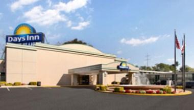 Days Inn by Wyndham Washington DC/Gateway image