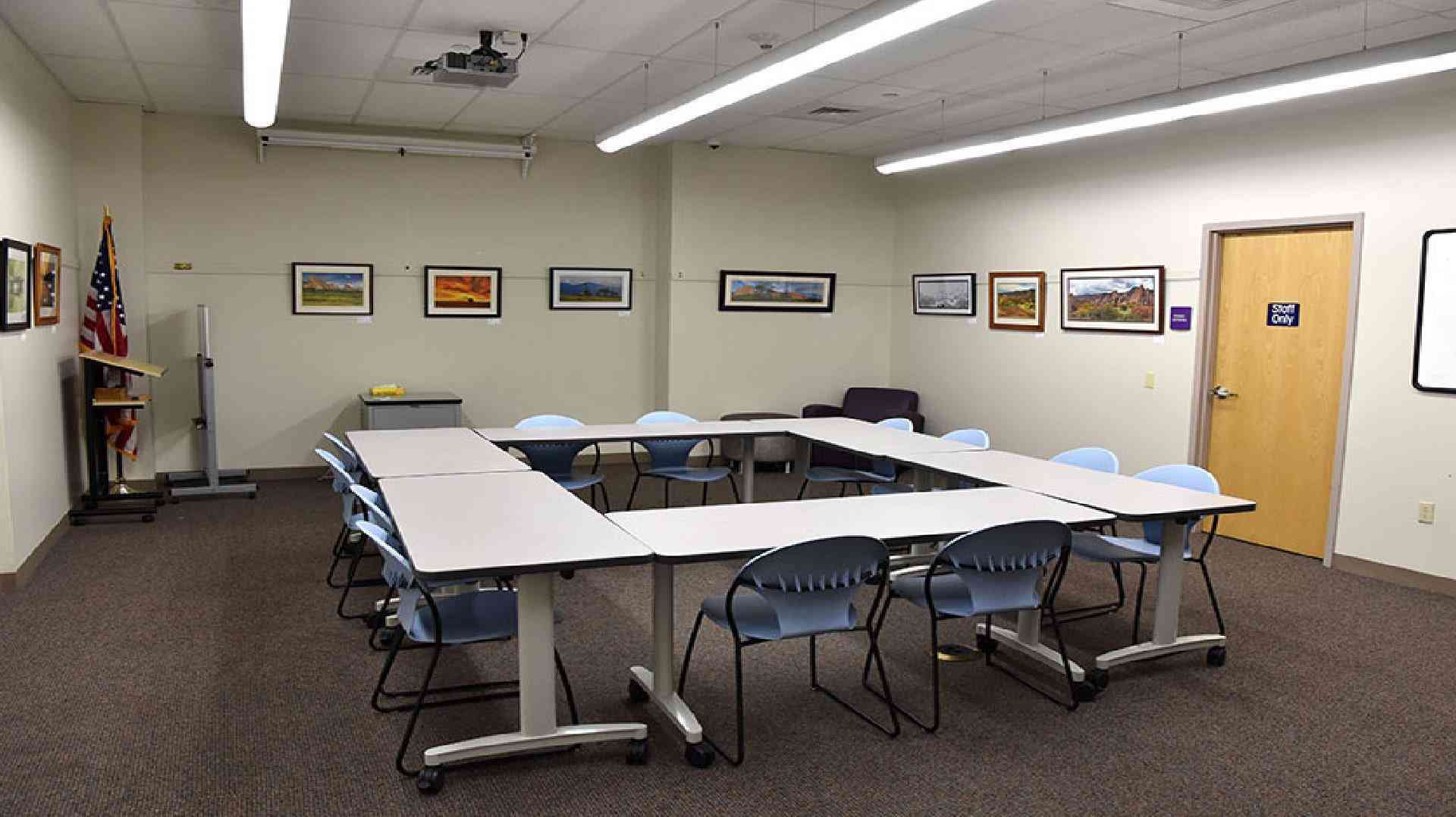 Douglas County Library in Roxborough i Littleton, CO