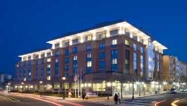 Hilton Garden Inn Arlington Shirlington i Arlington, VA