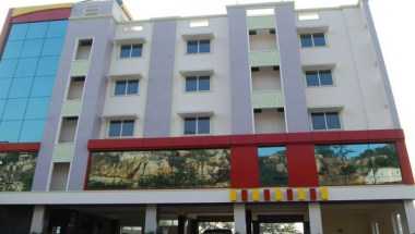 Hotel KSR Grand в Srikalahasti, IN