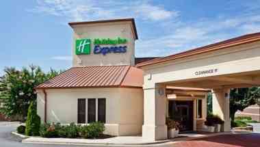 Holiday Inn Express Hickory-Hickory Mart в Хикори, NC