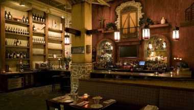 Tholos Restaurant в Collingwood, ON