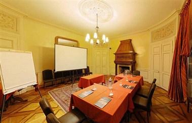 Chateau Des Comtes De Challes в Chambery, FR