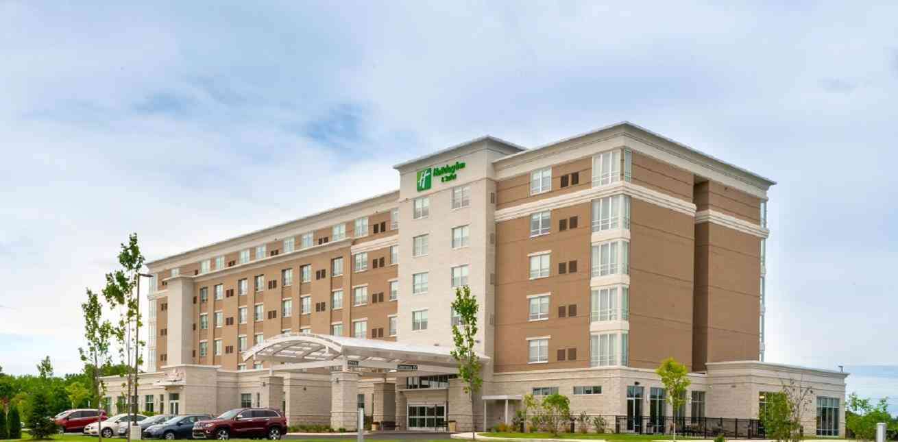 Holiday Inn & Suites Farmington Hills - Detroit NW en Colinas de Farmington, MI
