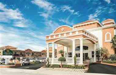 La Quinta Inn & Suites by Wyndham Oceanfront Daytona Beach в Daytona Beach, FL