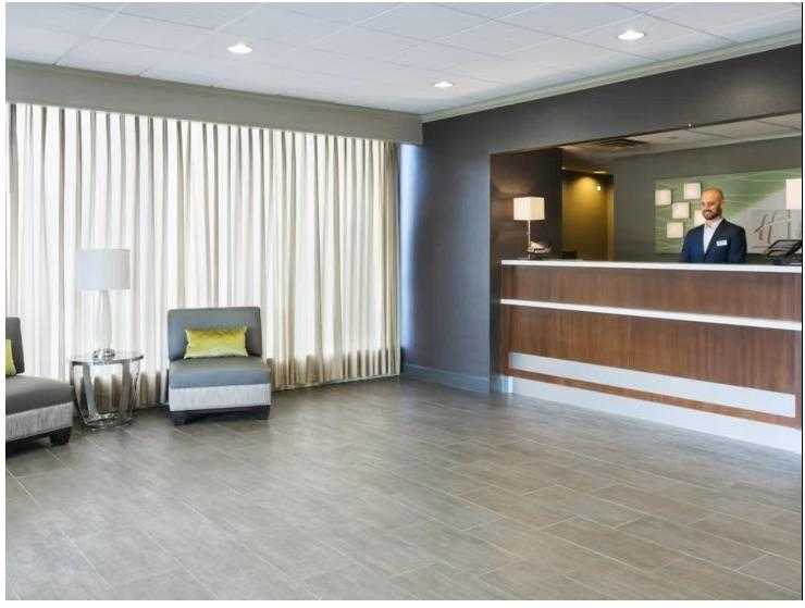 Holiday Inn Cincinnati-Riverfront в Ковингтон, KY