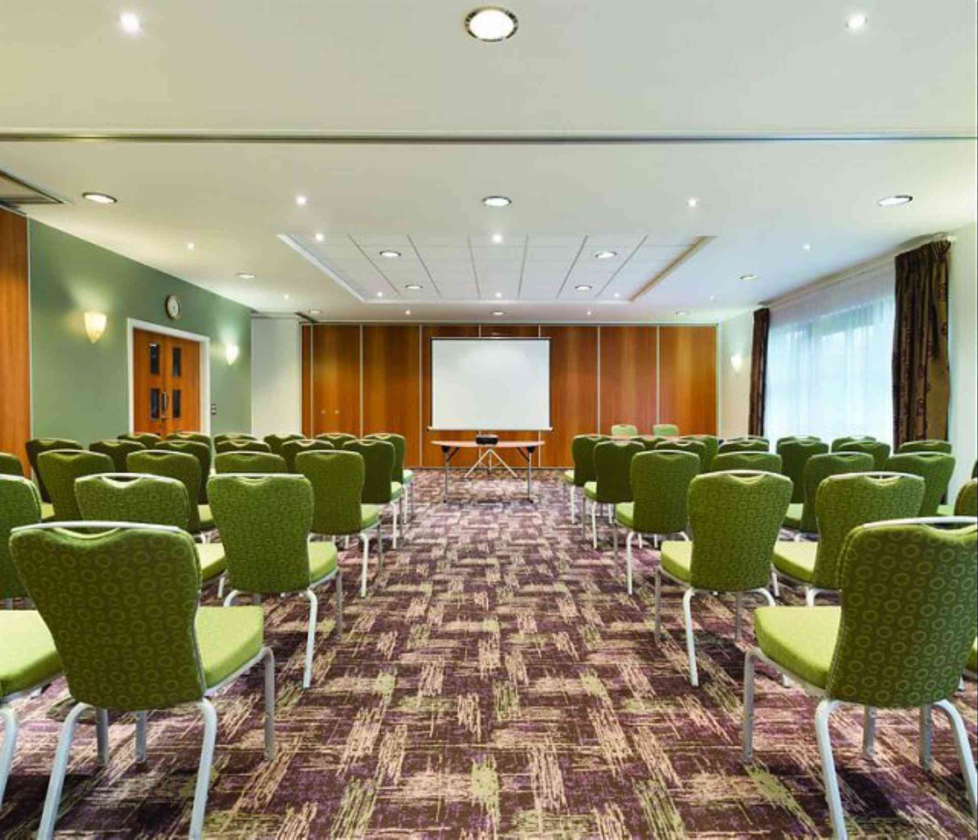 Ramada Plaza by Wyndham Wrexham a Wrexham, GB3