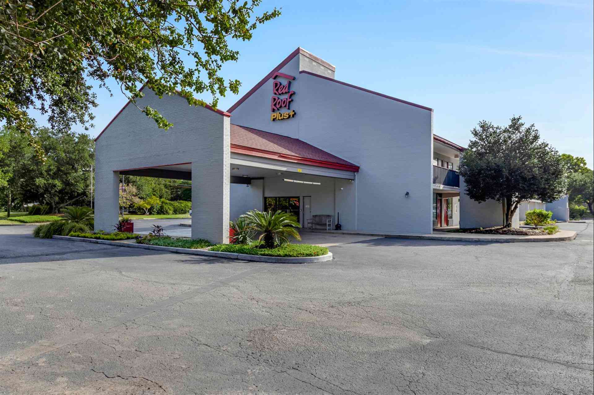 Red Roof PLUS+ Mt Pleasant - Patriots Point в Mt. Pleasant, SC