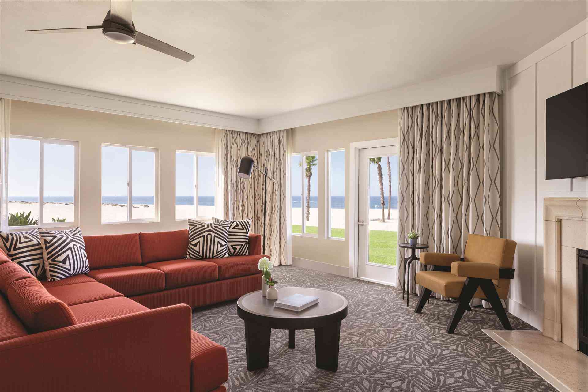 Zachari Dunes on Mandalay Beach, Curio Collection by Hilton a Oxnard, CA