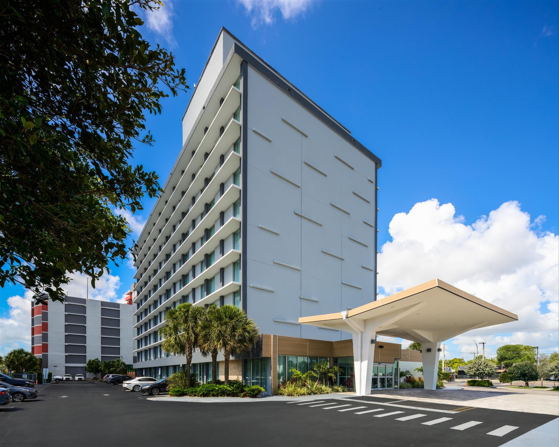 DoubleTree by Hilton Miami North I-95 image