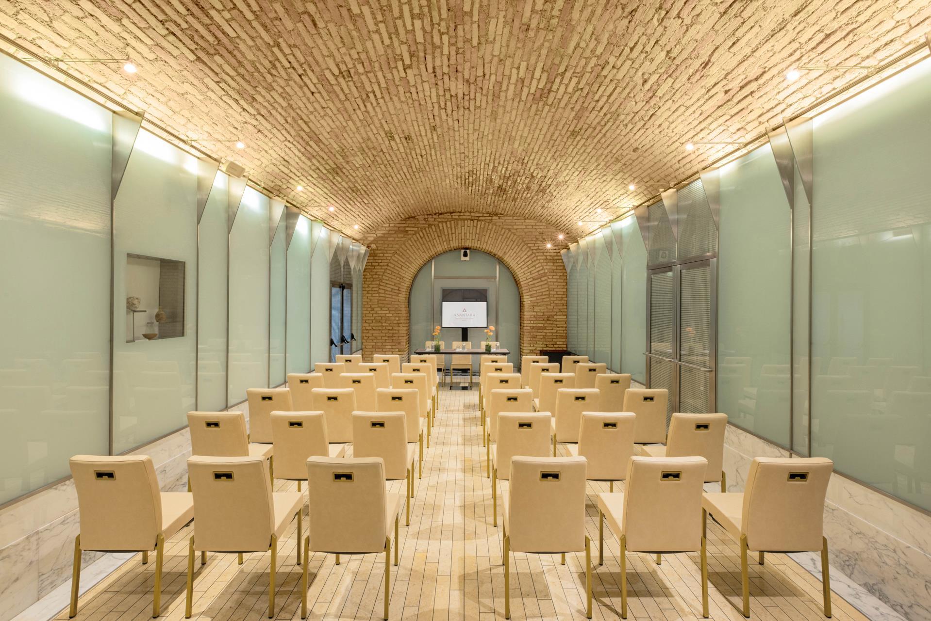 Изображение помещения для встречи