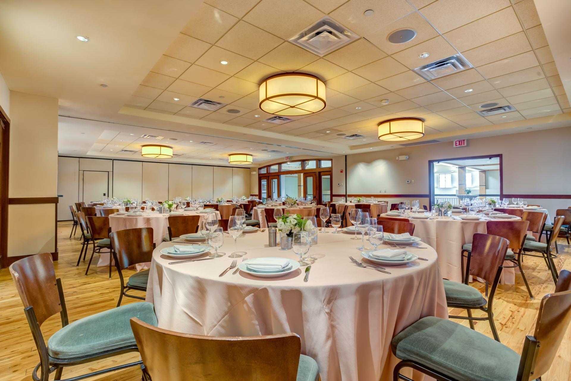 Pinstripes - Northbrook i Northbrook, IL