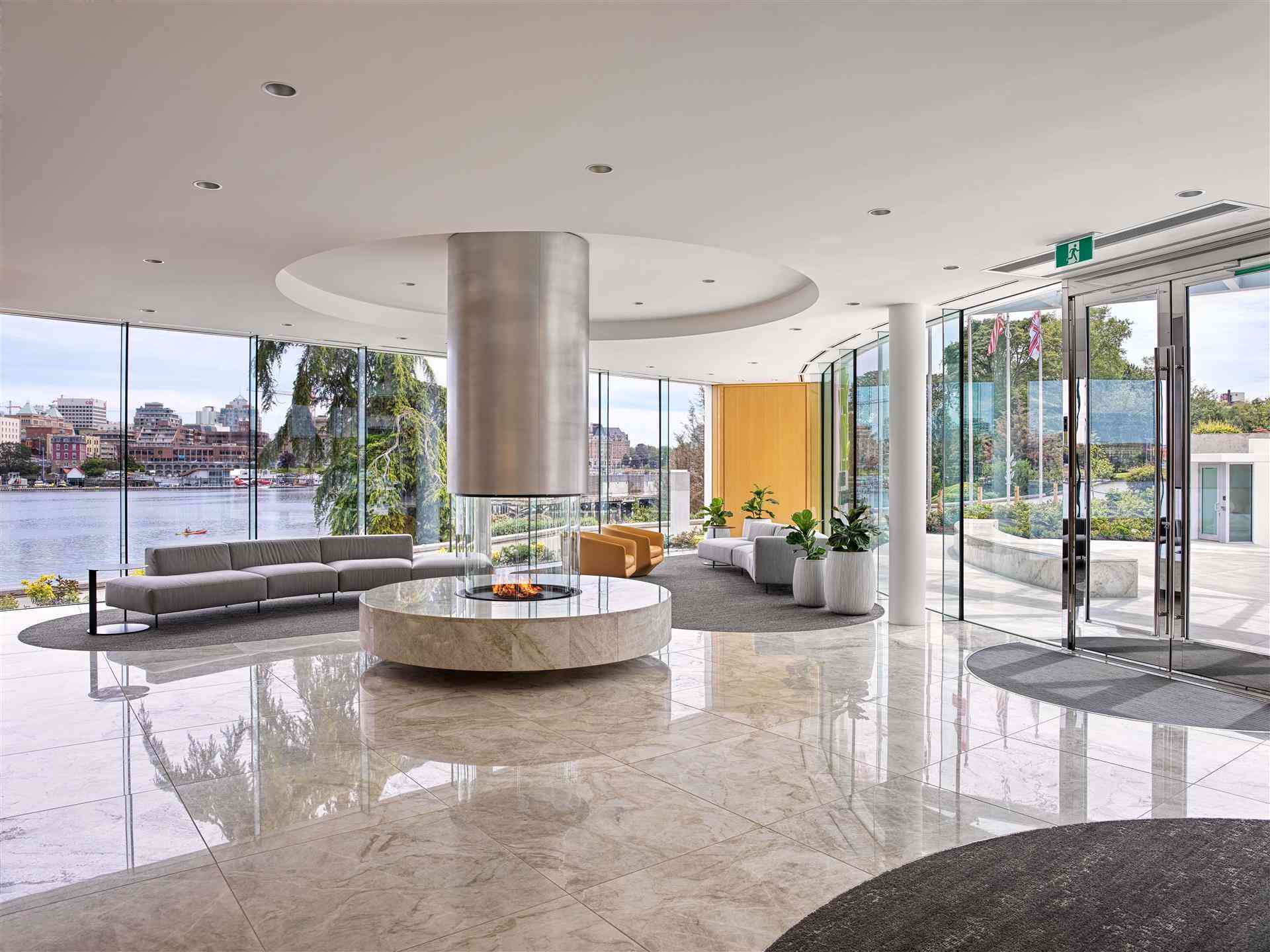 Inn at Laurel Point в Victoria, BC