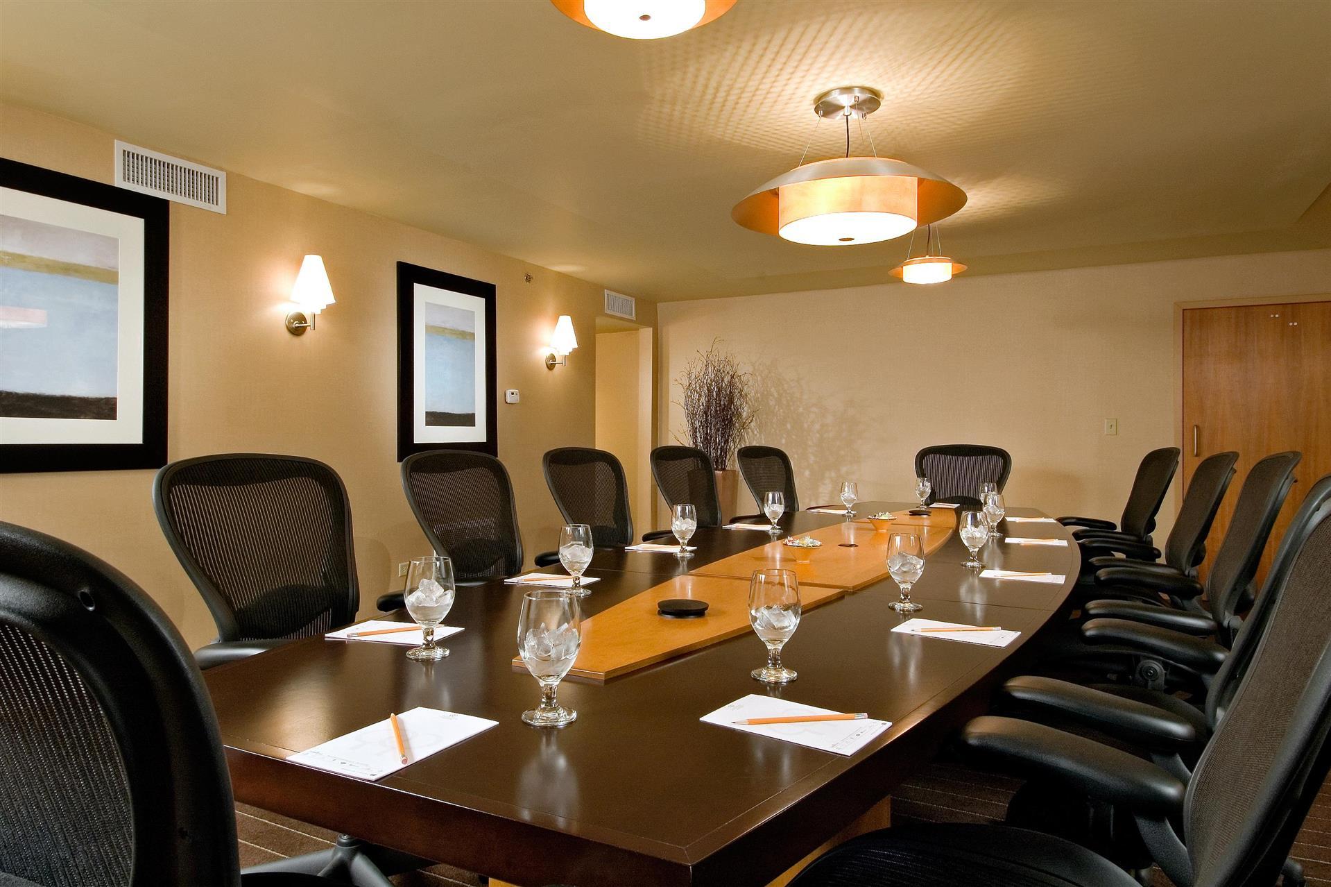 DoubleTree by Hilton Hotel Chicago - Arlington Heights image
