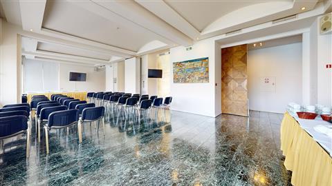 Lucy Hotel в Chalcis, GR