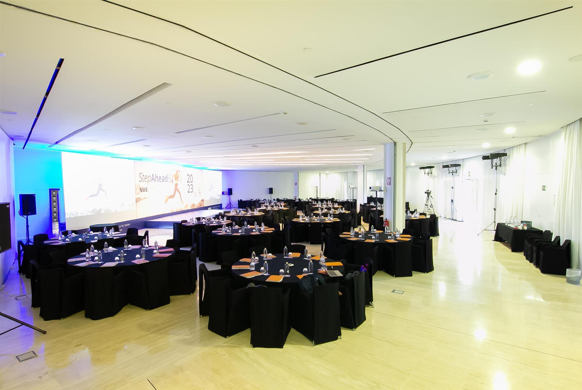 Изображение помещения для встречи