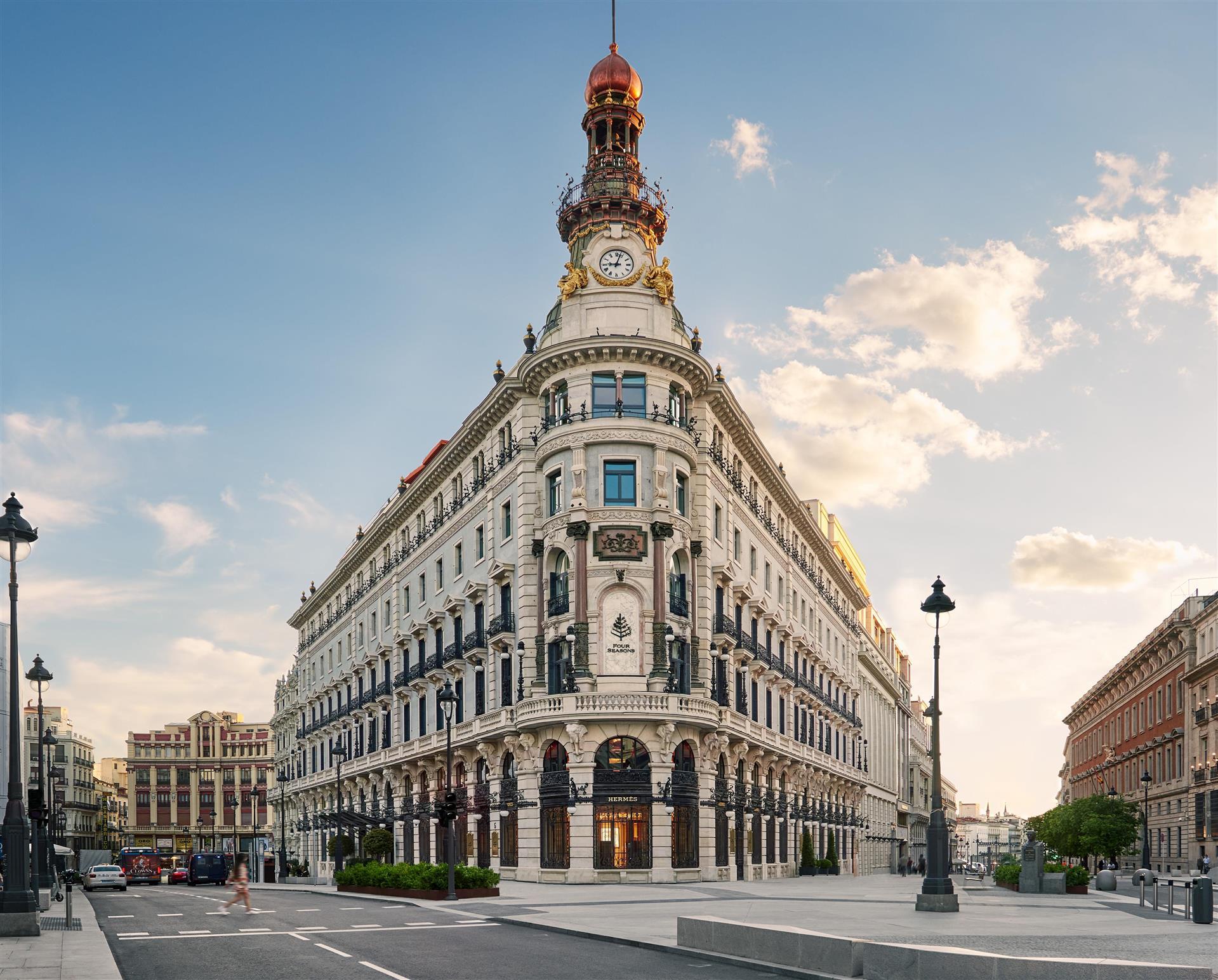 Four Seasons Hotel Madrid image