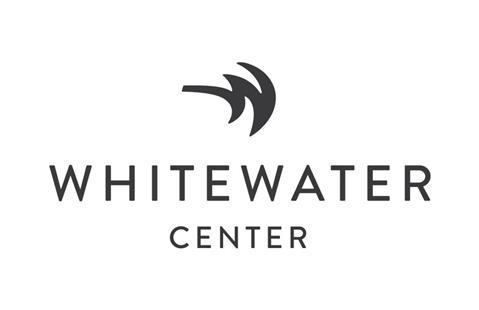 在美国国家白水中心体验激流漂流和高空滑索