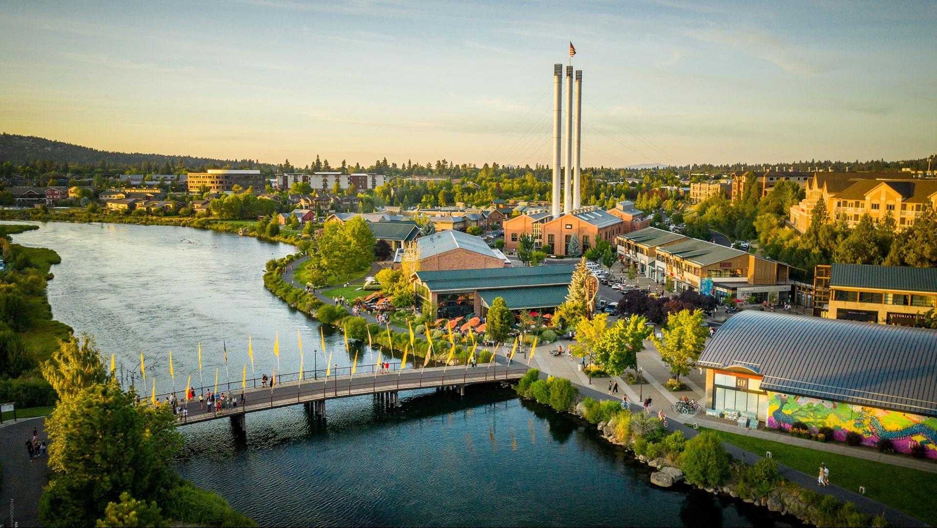 Visit Bend en Doblar, OR