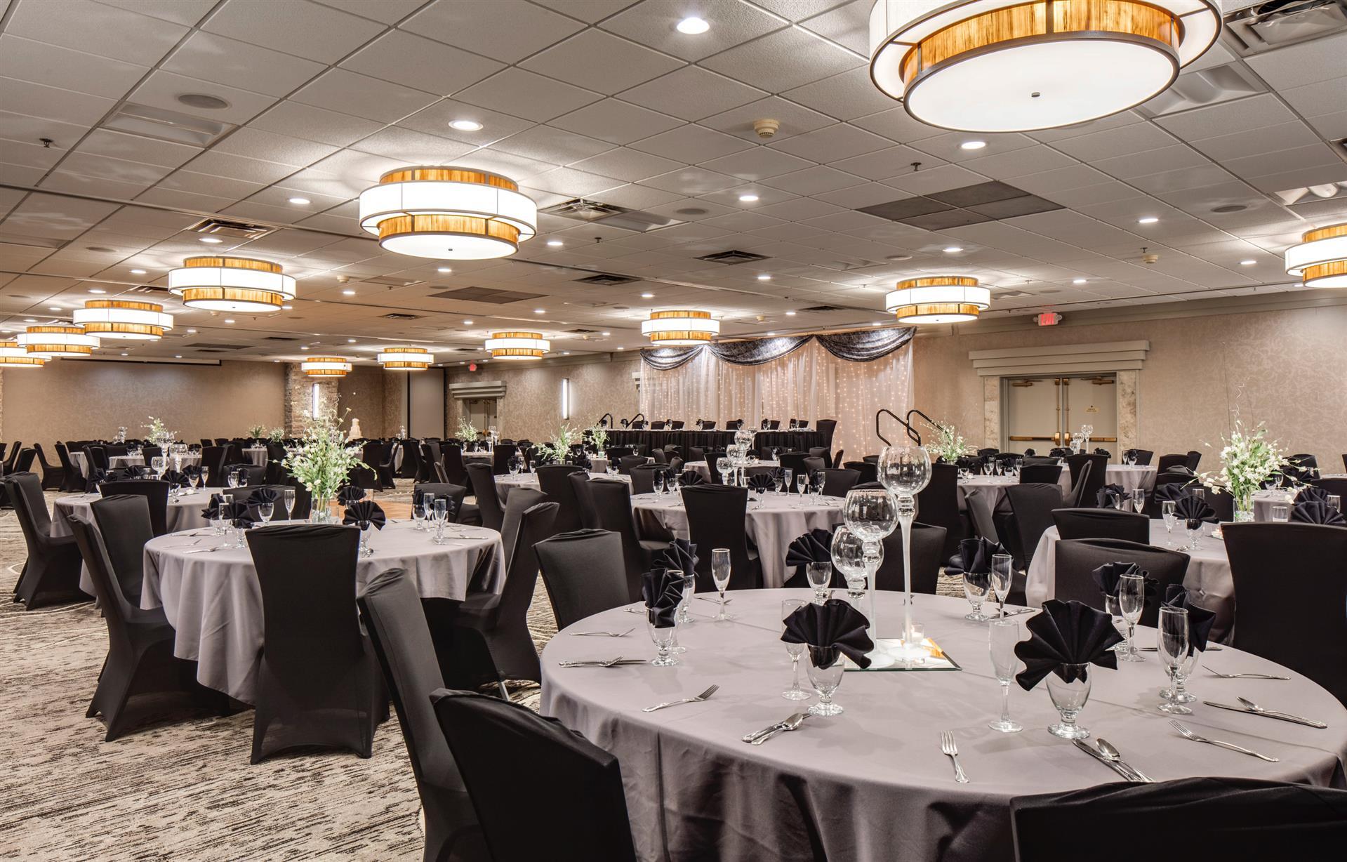 Holiday Inn & Suites Des Moines-Northwest image