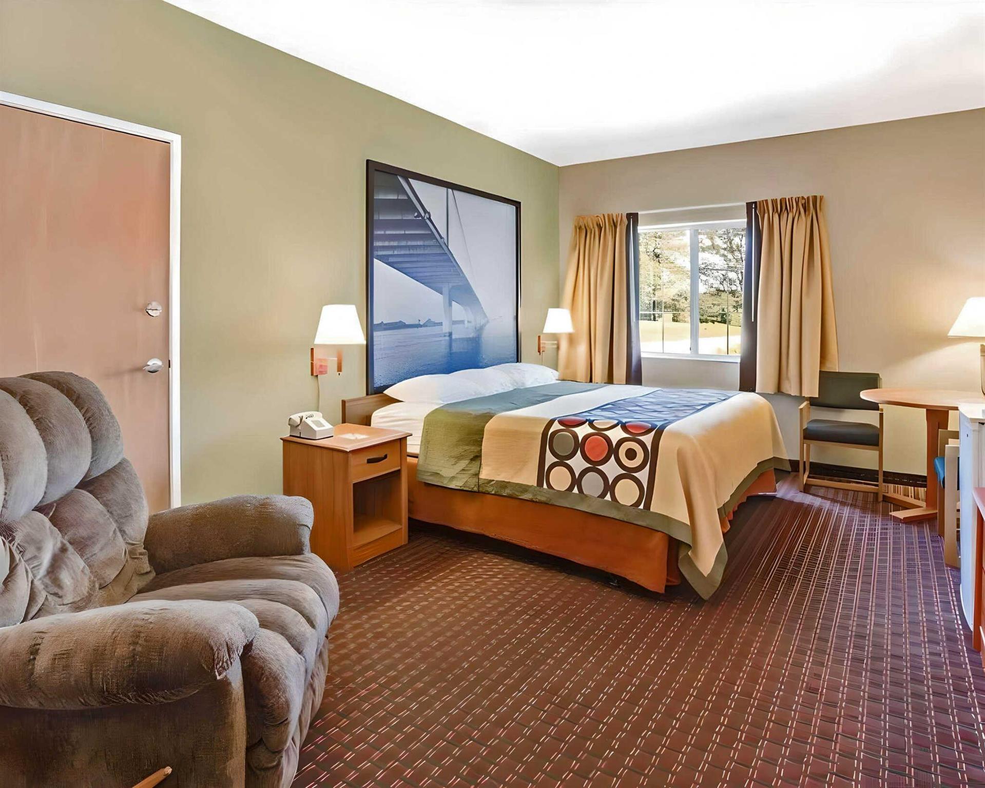 Eagle Ridge Inn image