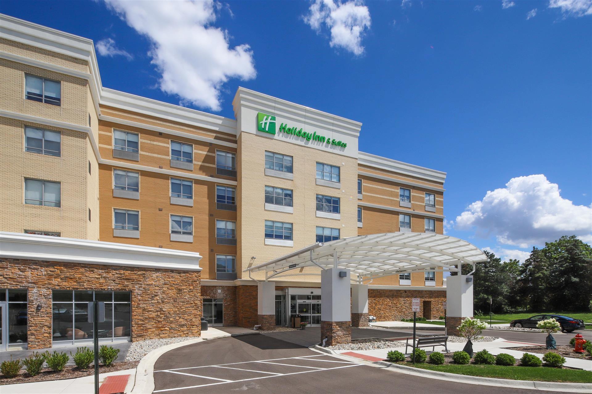 Holiday Inn & Suites Detroit - Troy image