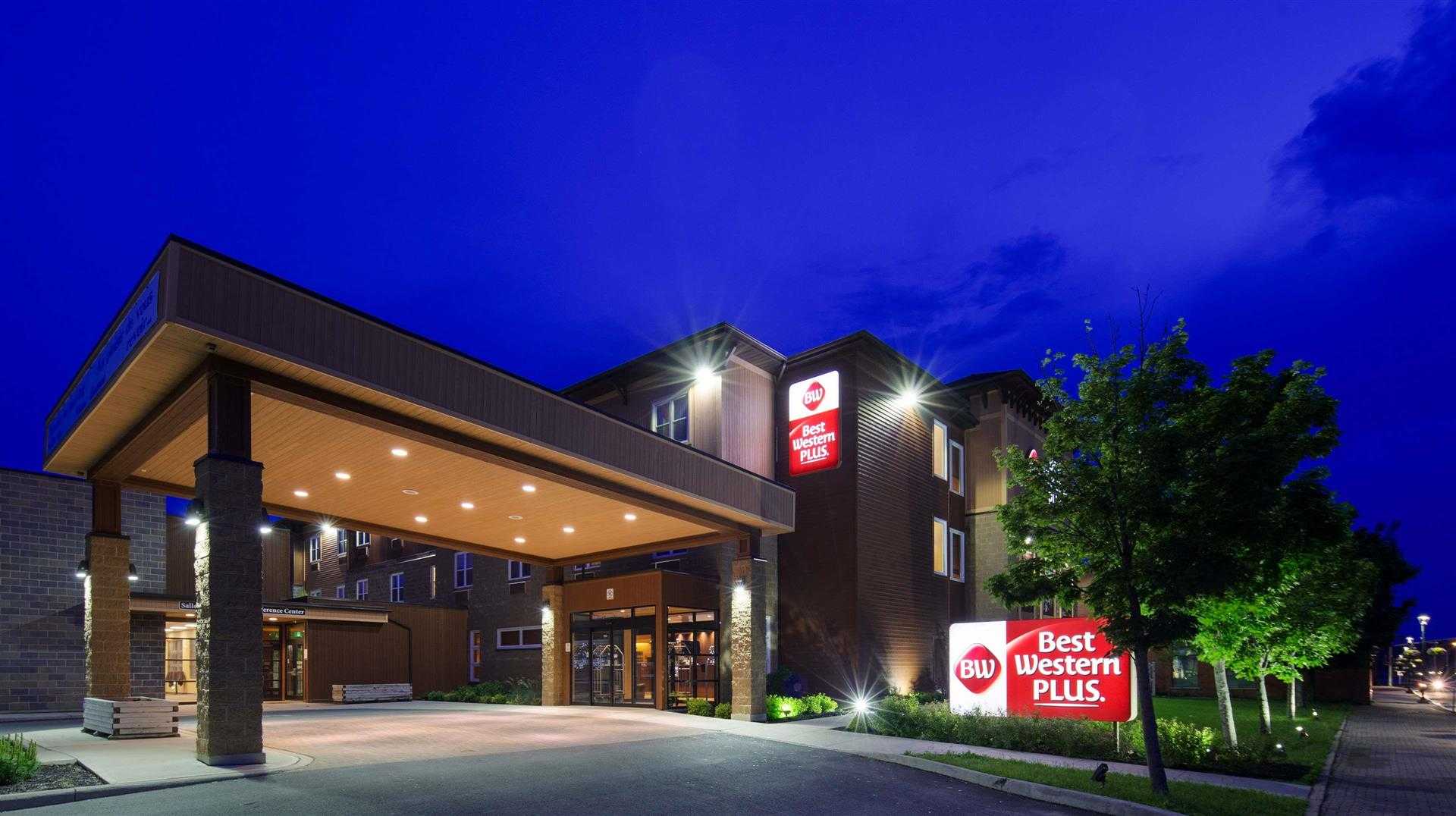 Best Western Plus Bathurst Hotel & Suites в Bathurst, NB