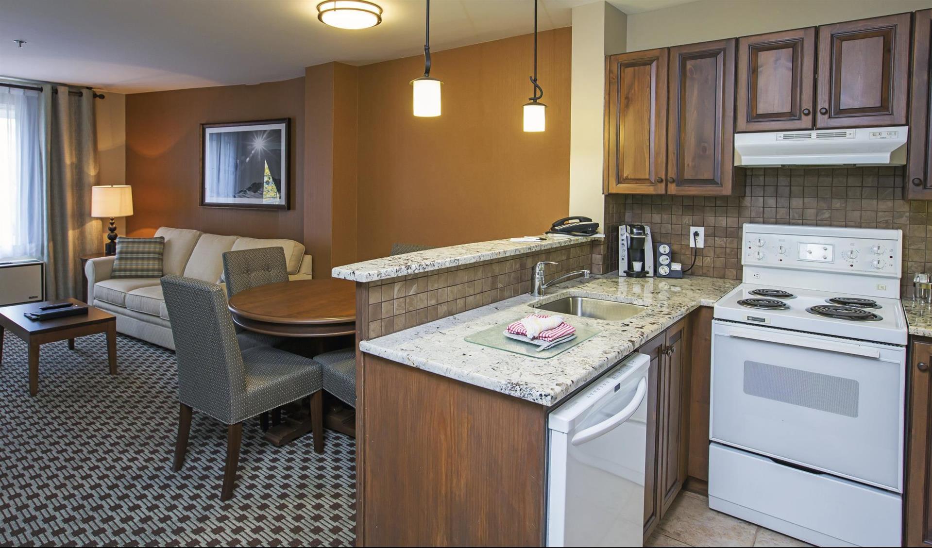 Holiday Inn Express & Suites Tremblant image
