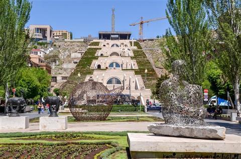 เยเรวาน คาสเคด คอม