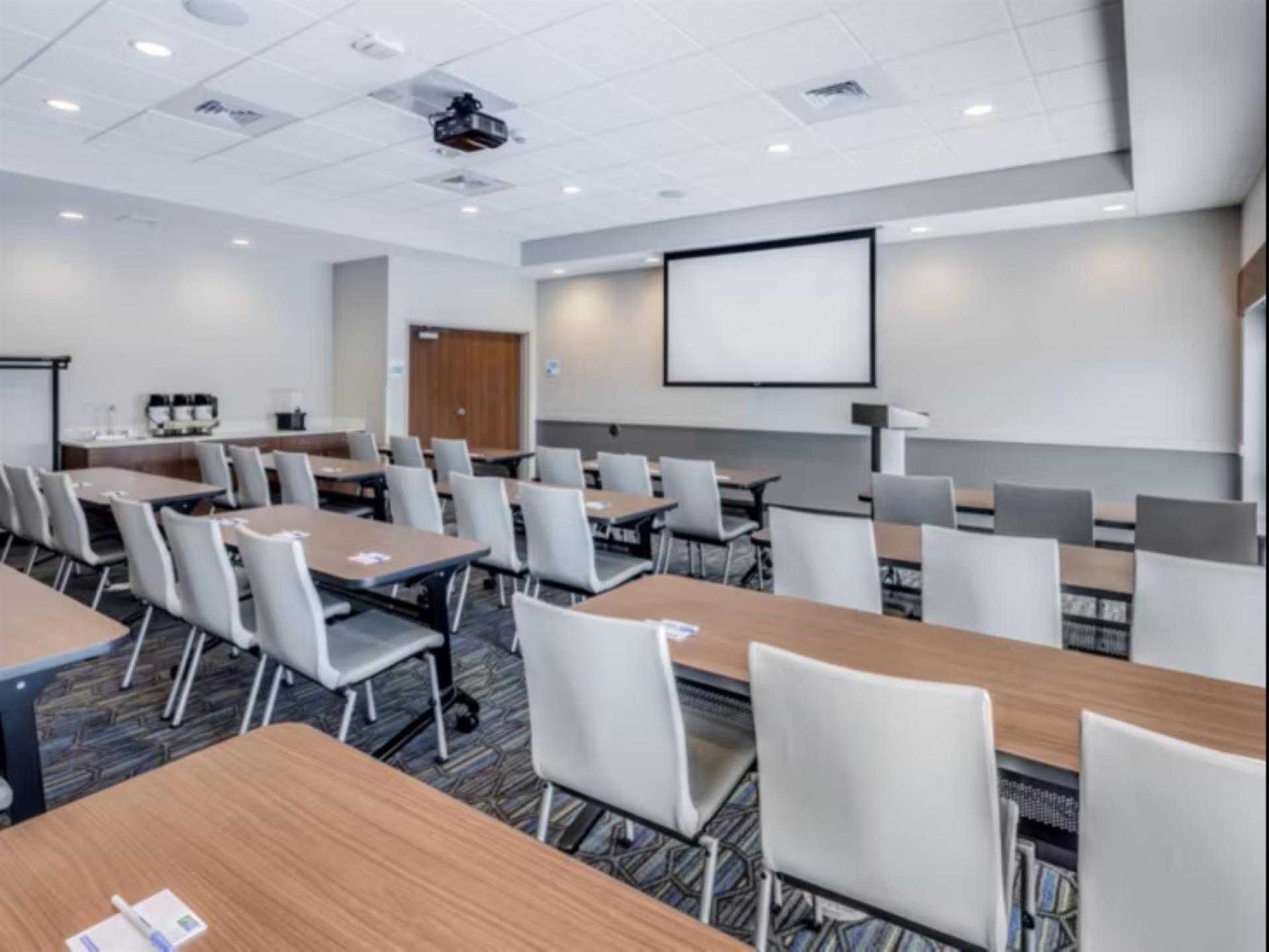 Holiday Inn Express and Suites Rice Lake a Lago Rice, WI