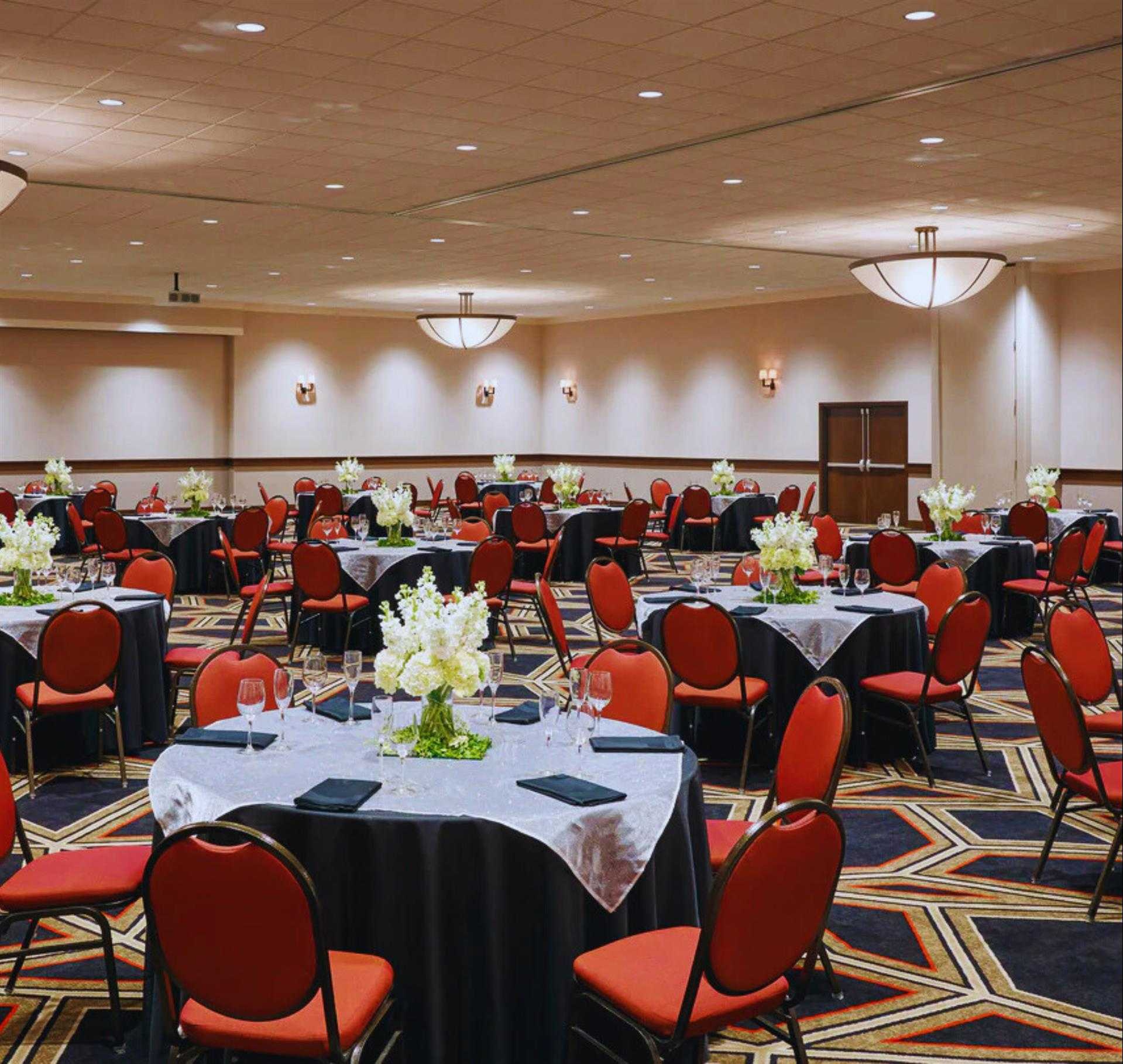 Four Points by Sheraton Bellingham Hotel & Conference Center в Bellingham, WA