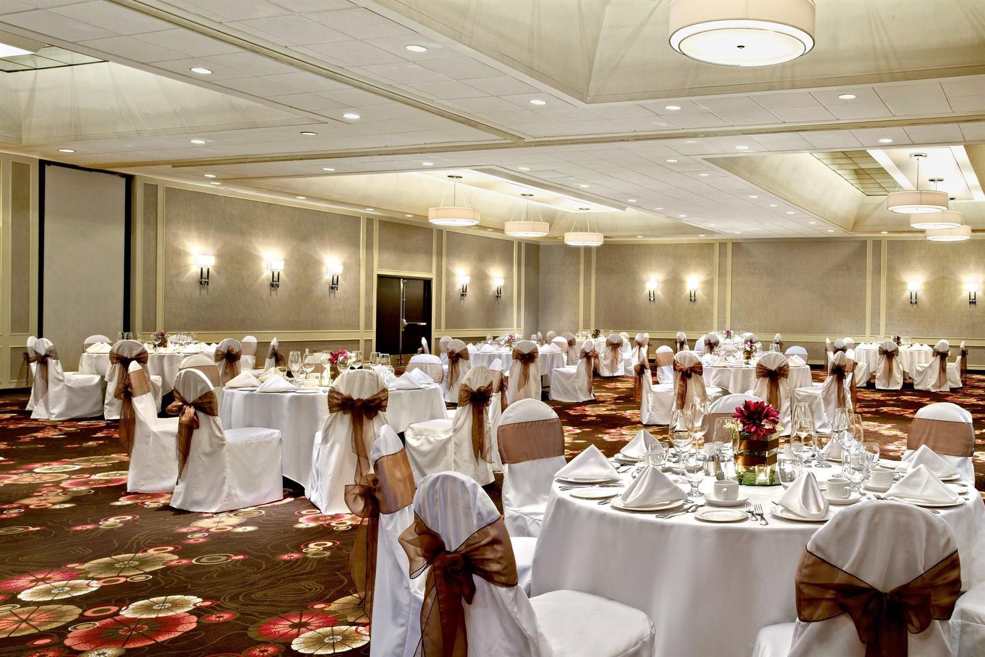 Sheraton Cavalier Calgary Hotel image