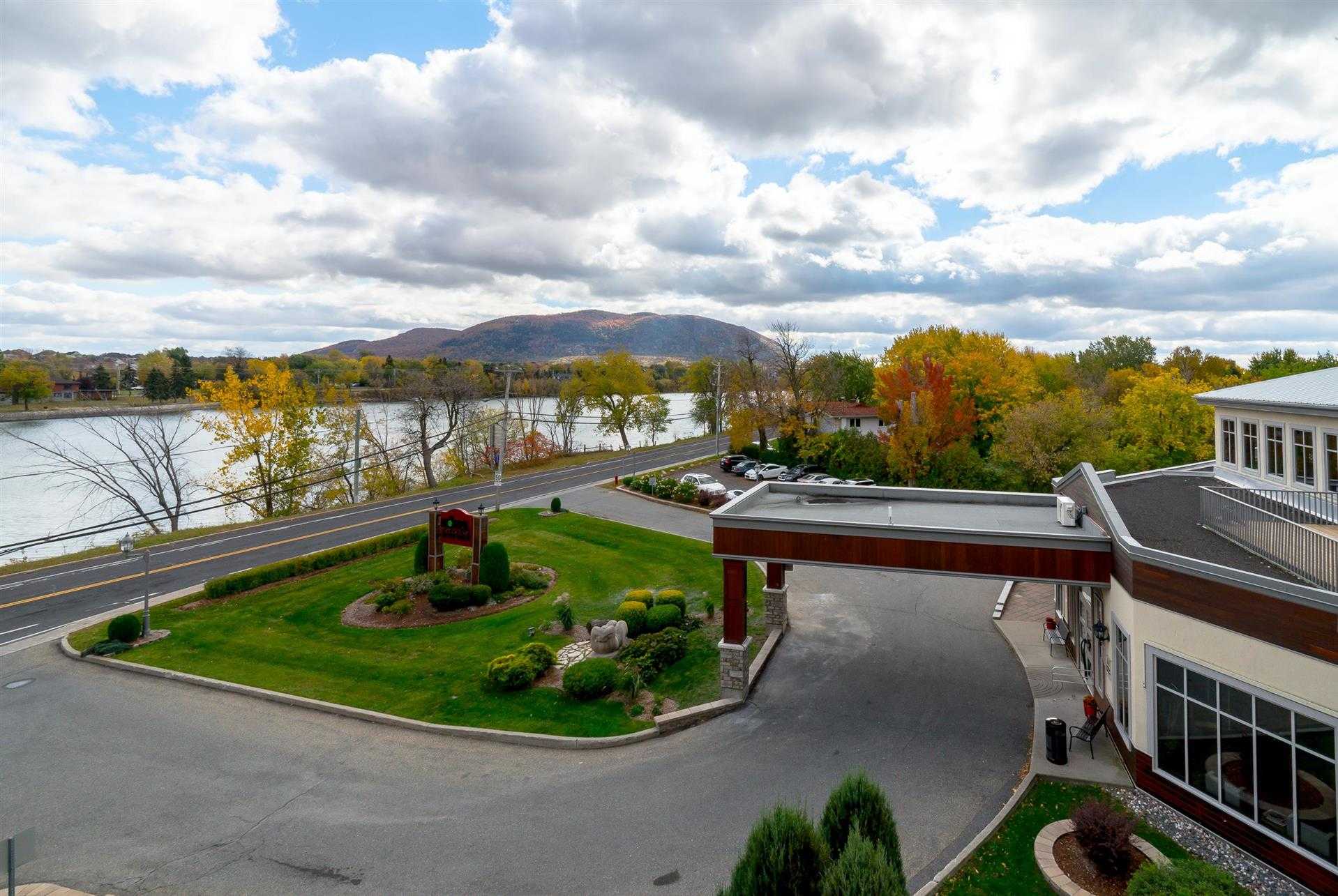 Hotel Rive Gauche a Beloeil, QC