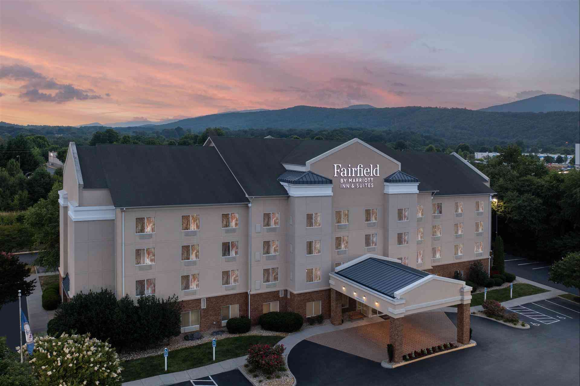 Fairfield by Marriott Inn & Suites Roanoke Hollins/I-81 a Roanoke, VA
