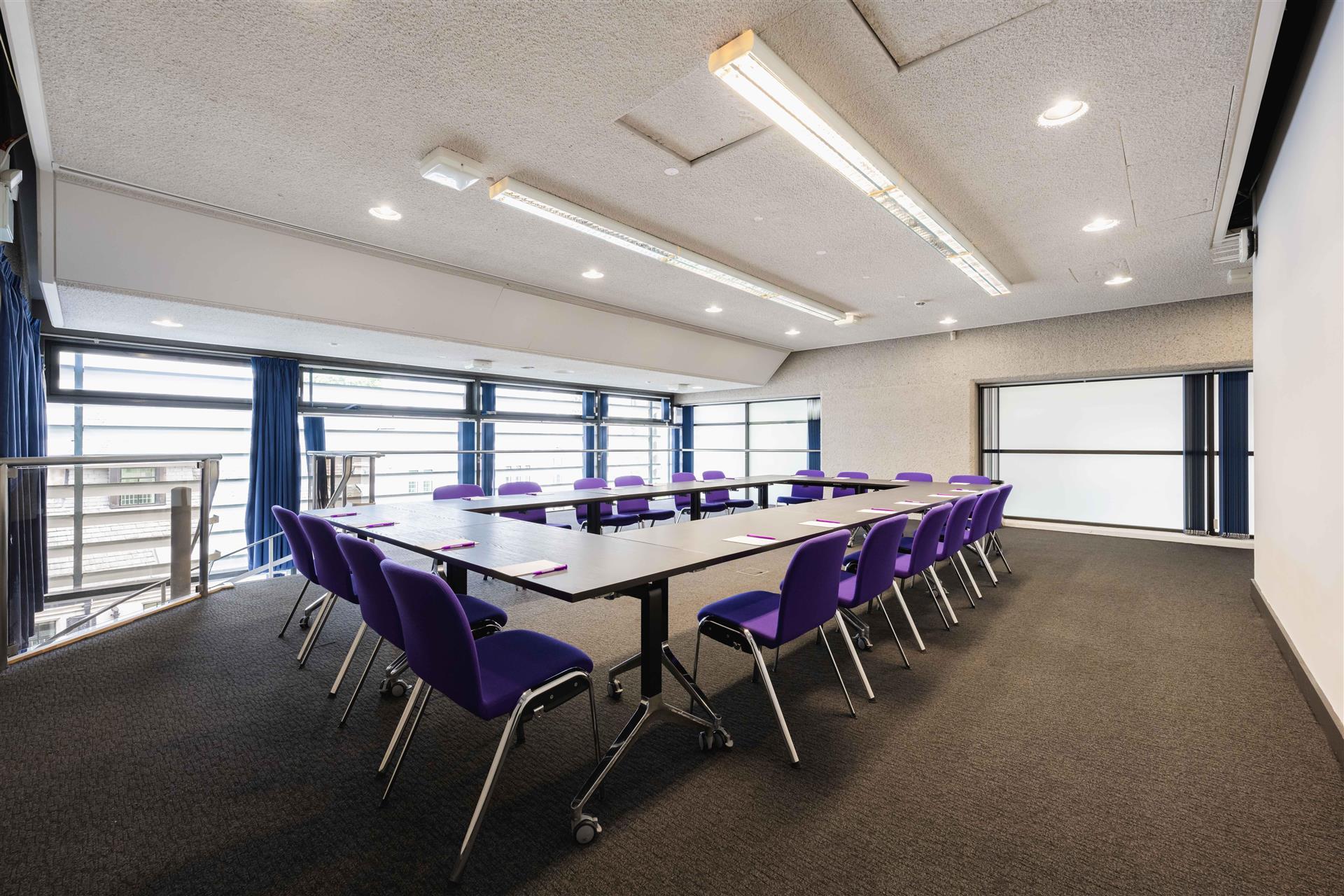 Изображение помещения для встречи