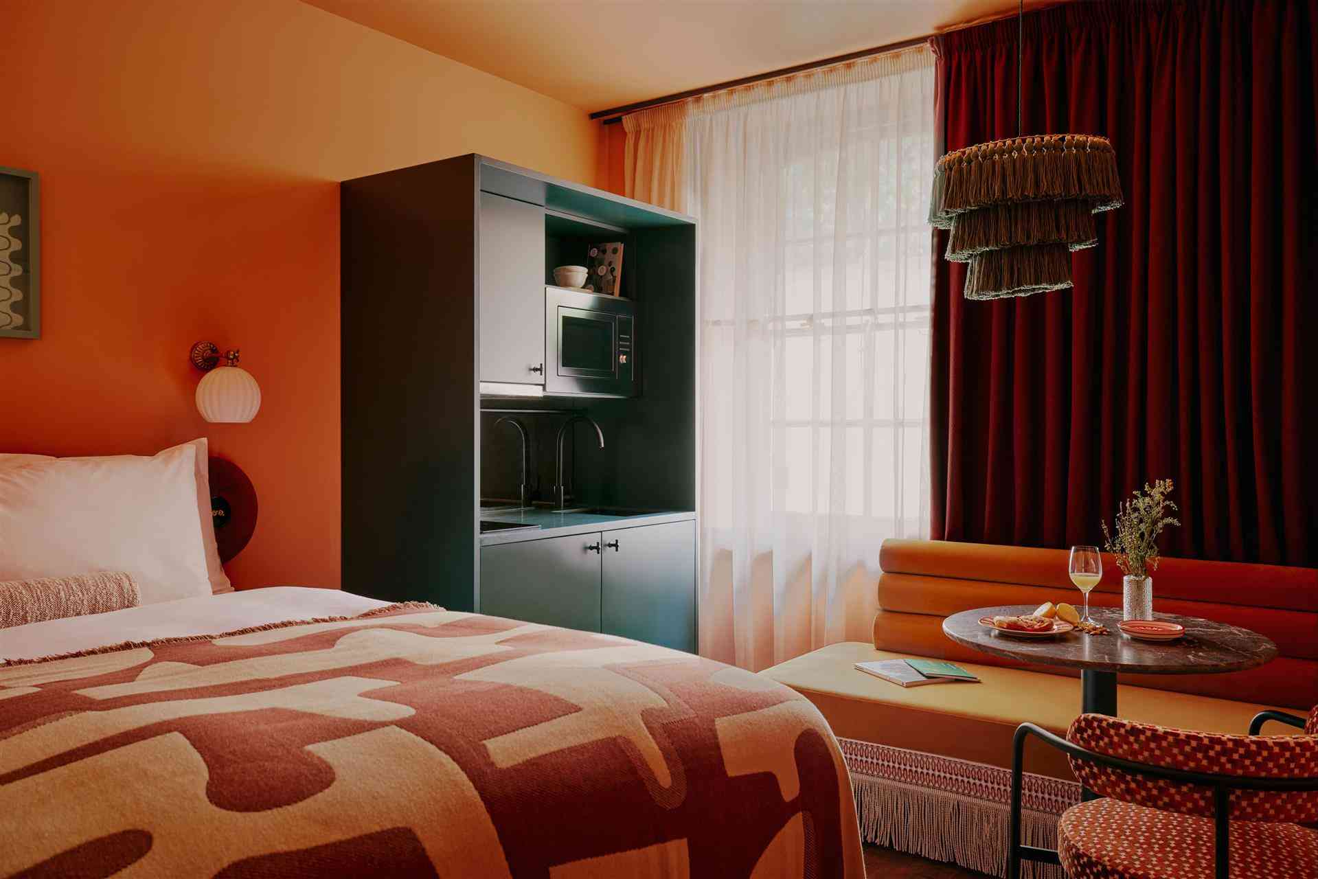 Ember Locke, London, GB1