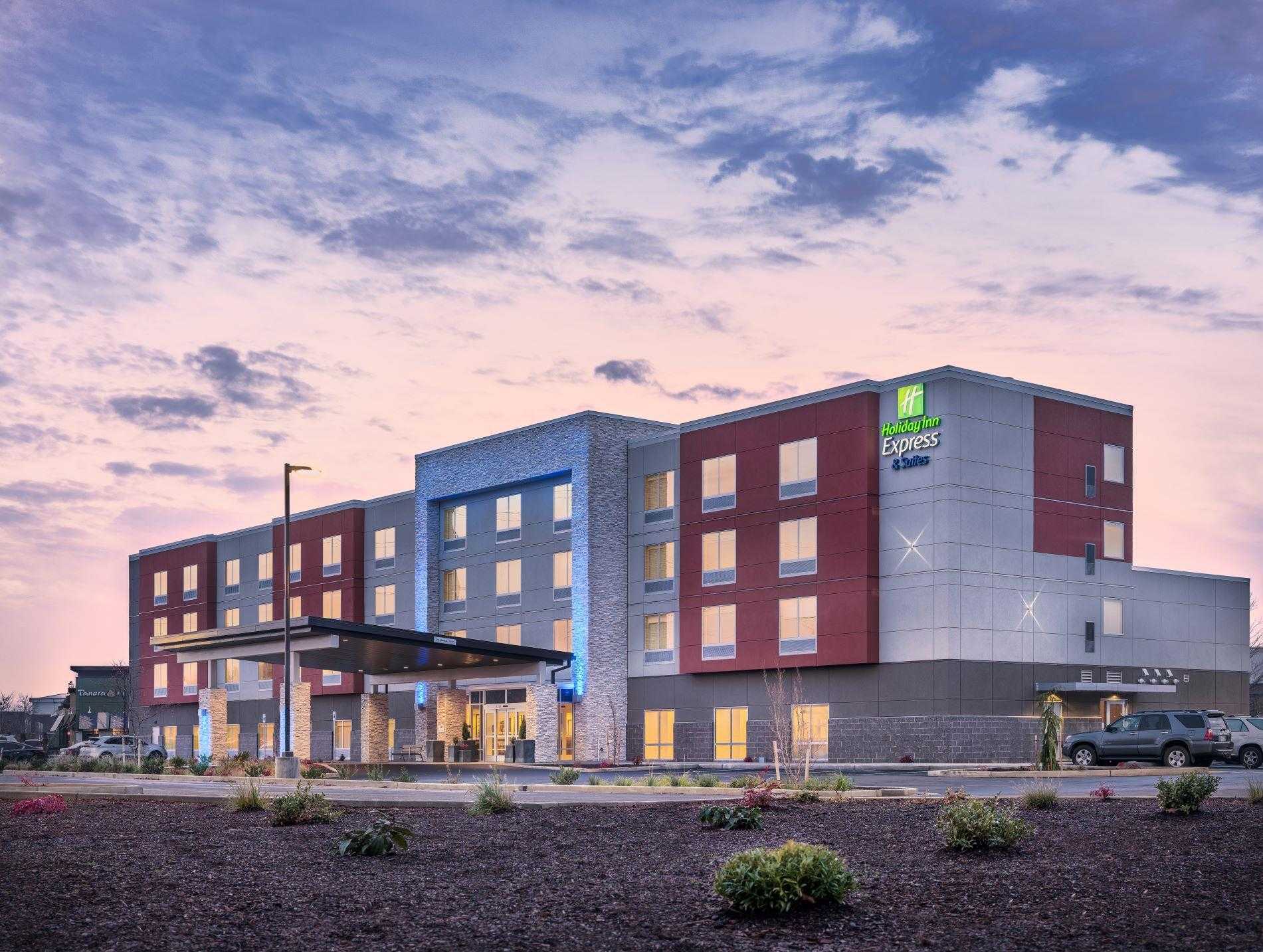 Holiday Inn Express & Suites Keizer in Keizer, OR