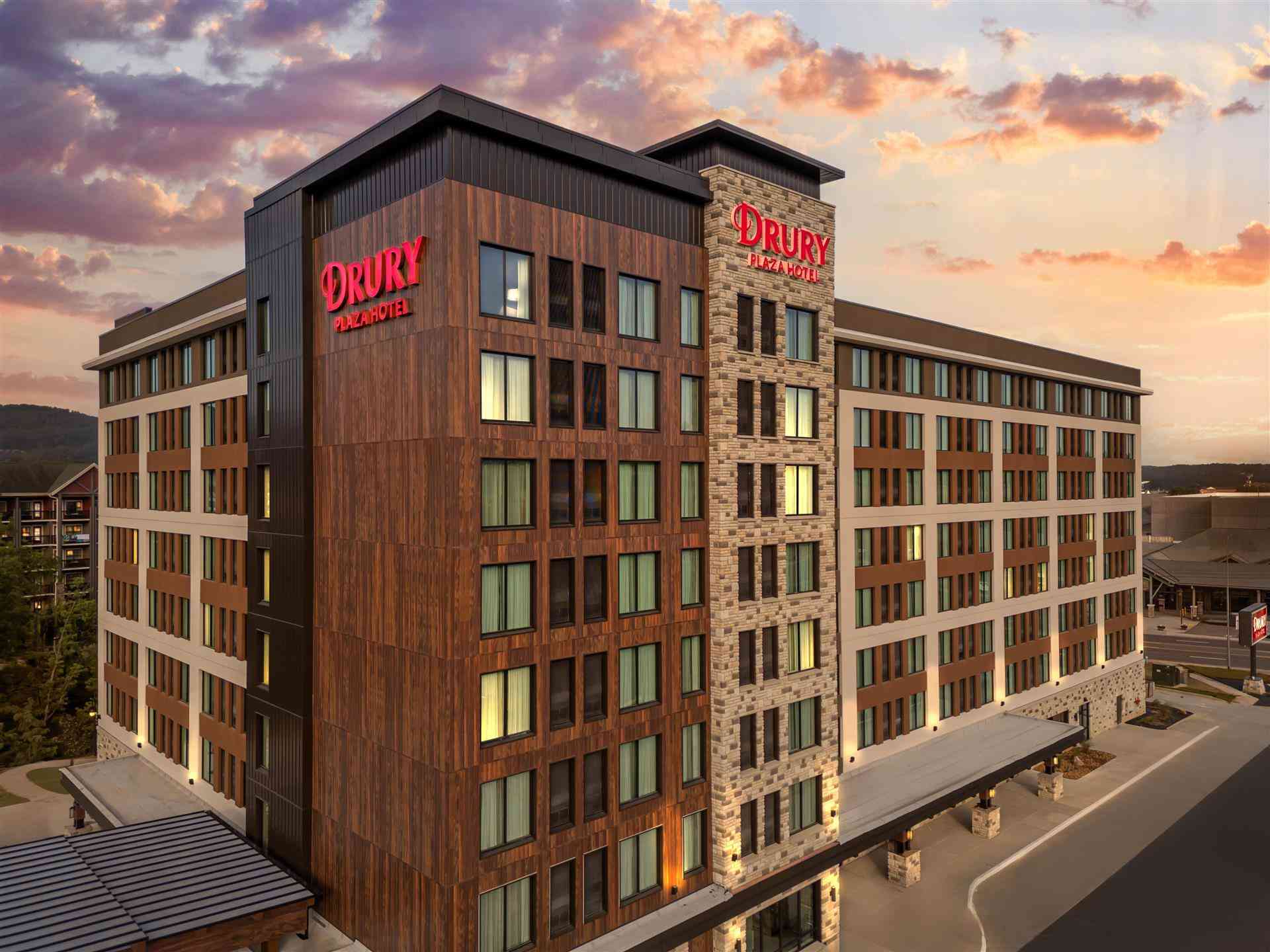 Drury Plaza Hotel Pigeon Forge в Pigeon Forge, TN